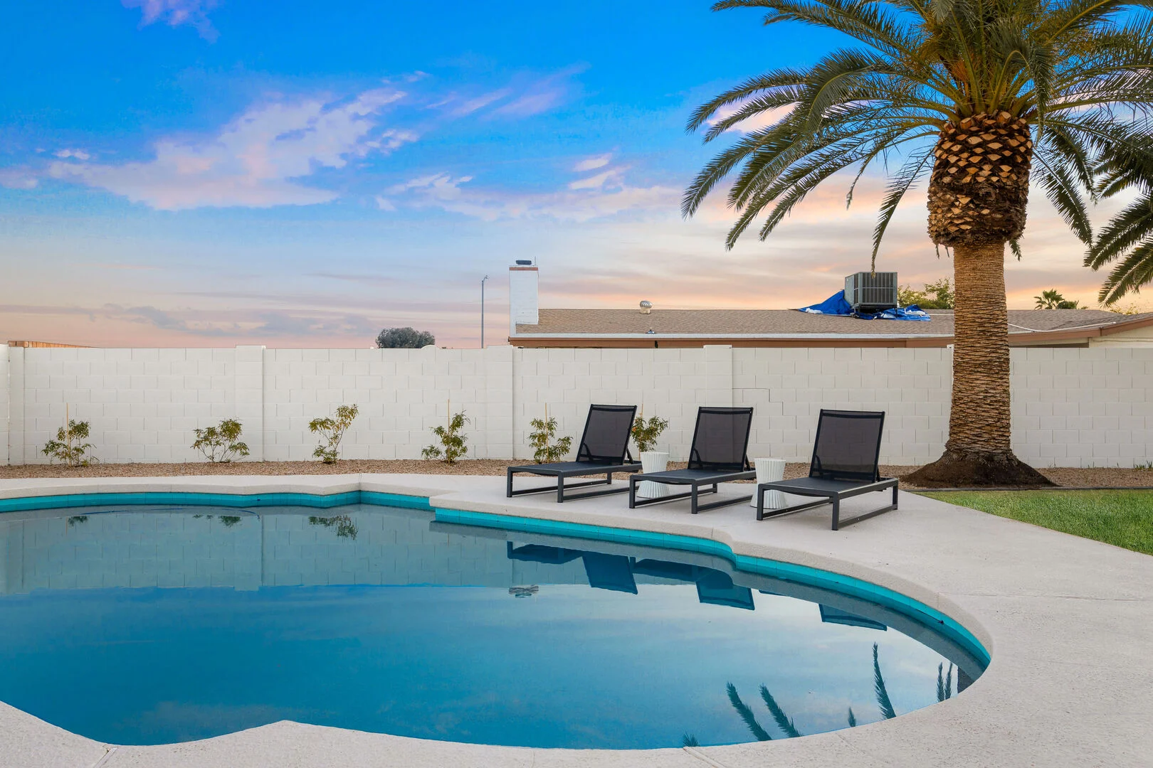 Bee Brush House - Image 26